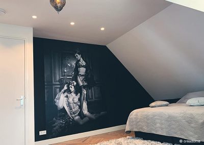 Fotobehang van dames in slaapkamer